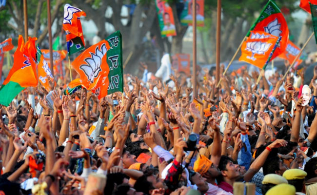 गुजरात में रिकॉर्डतोड़ प्रदर्शन करने वाली BJP का कैसा रहा है सफ़र...