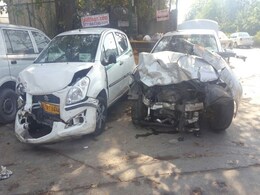 तेज़ रफ़्तार बीएमडब्लू कार ने मारी कई वाहनों को टक्कर, 4 घायल तेज़ रफ़्तार बीएमडब्लू कार ने मारी कई वाहनों को टक्कर, 4 घायल