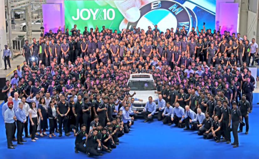 The BMW manufacturing facility in Chennai, India has officially celebrated its 10th birthday! The premium car maker set up the factory in 2007 and started assembly operations of the E90 BMW 3 Series at the time followed by the assembly of the E60 BMW 5 Series. The factory currently produces the BMW 1 Series, the BMW 3 Series, the BMW 3 Series Gran Turismo, the BMW 5 Series, the BMW 7 Series, the BMW X1, the BMW X3 and the BMW X5 there. The BMW M cars, coupes and the X6 coupe is imported into India. Till date, the factory, situated just north of Chennai has made 57000 cars and employs over 500 people who work in two shifts to make the wide range of cars.