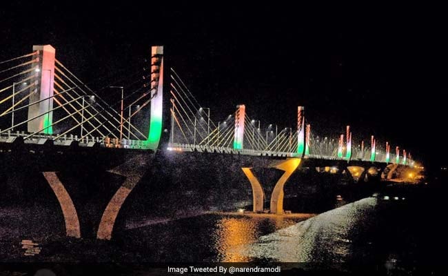 पीएम नरेंद्र मोदी ने गुजरात के भरूच में देश के सबसे लंबे केबल पुल का उद्घाटन किया, तस्वीरों के साथ जानें इसकी खासियत पीएम नरेंद्र मोदी ने गुजरात के भरूच में देश के सबसे लंबे केबल पुल का उद्घाटन किया, तस्वीरों के साथ जानें इसकी खासियत