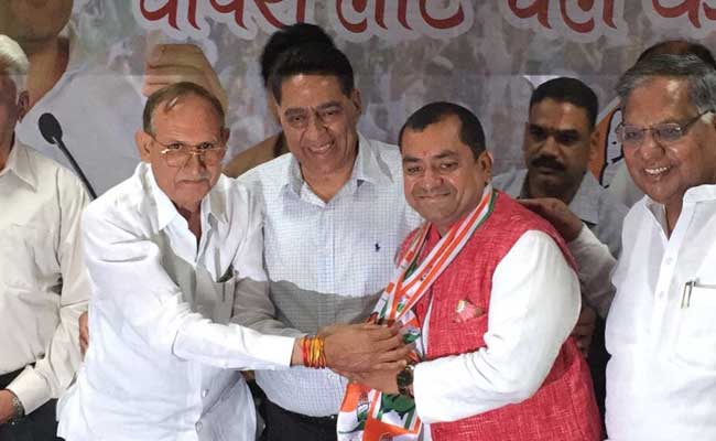 एमसीडी चुनाव : टिकट के लिए कांग्रेसी कर रहे प्रदर्शन, पार्टी ने बीजेपी पार्षद को हाथ थमाया