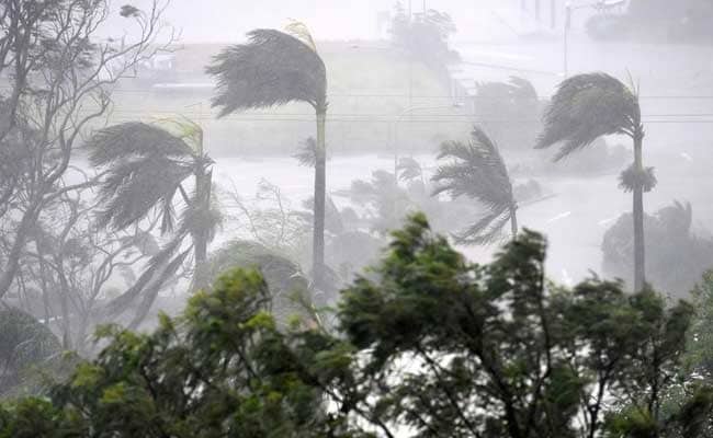 Thousands Shelter As 'Screaming, Howling' Cyclone Debbie Hits North Australia