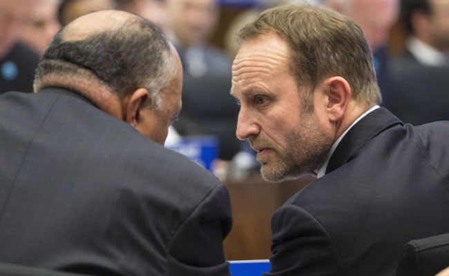 Goodbye Smartphone - Danish MPs Leave Gadgets At Home During Russia Trip