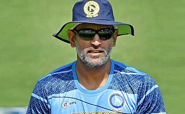 जब एमएस धोनी मिले अपने पुराने 'चायवाले' दोस्त से और दोनों ने साथ मिलकर किया डिनर