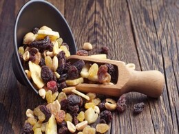 Dry Fruits: क्यों सीमित मात्रा में करना चाहिए ड्राई फ्रूट्स का सेवन, यहां जानें 5 कारण Dry Fruits: क्यों सीमित मात्रा में करना चाहिए ड्राई फ्रूट्स का सेवन, यहां जानें 5 कारण