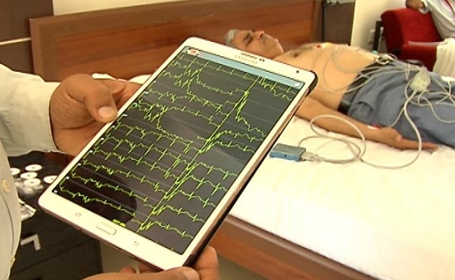 आपके काम आ सकता है क्रेडिट कार्ड के साइज की यह ECG मशीन, कीमत केवल 4000 रुपए