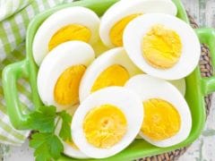 6 Common Signs and Symptoms of Vitamin B2 Deficiency 6 Common Signs and Symptoms of Vitamin B2 Deficiency
