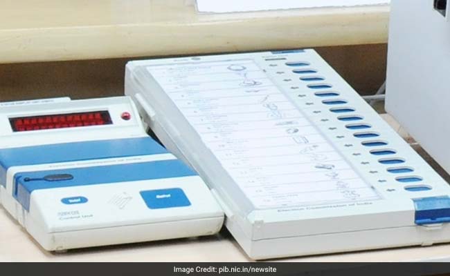 वोटिंग के दौरान EVM व VVPAT का वीडियो बनाना पड़ा भारी, इलेक्शन ऑफिसर ने 2 BJP नेताओं पर दर्ज करायी FIR
