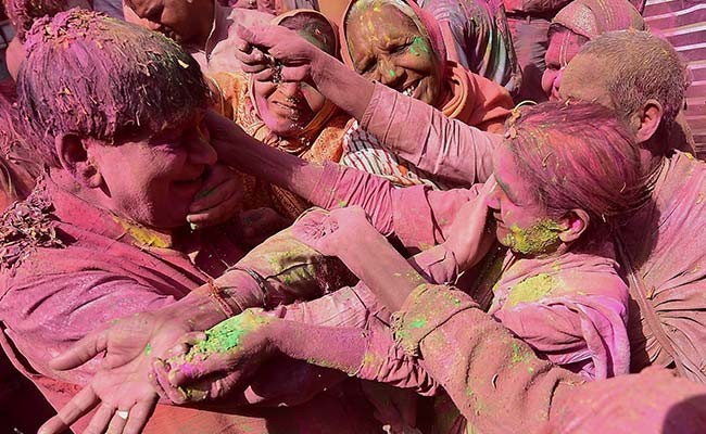 Holi 2017: Importance Of Holi Celebration In Mathura And Vrindavan