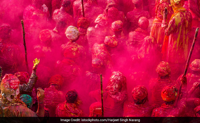 रंग में भंग: कोरोना के मद्देनजर इन राज्यों में होली का जश्न मनाने पर पाबंदी, जानें अलग-अलग राज्यों की गाइडलाइंस