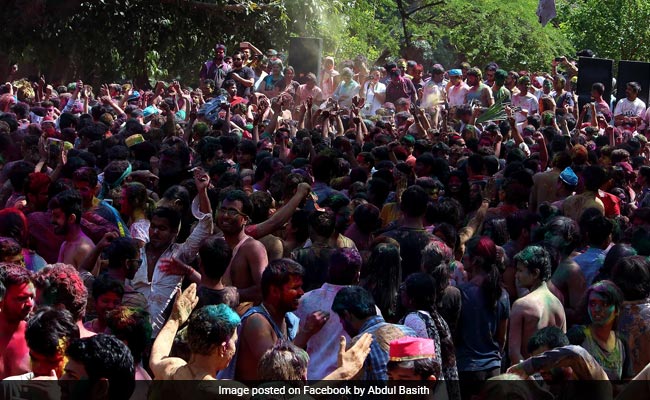 holi jnu