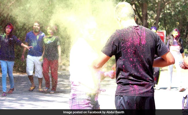 holi jnu