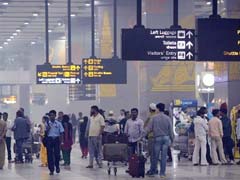 वैध टिकट के बगैर अपनी पत्नी को छोड़ने दिल्‍ली के आईजीआई हवाईअड्डे में घुसा व्यक्ति