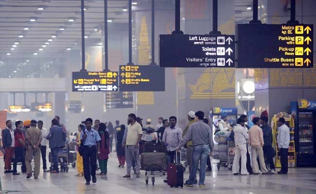 🔊”Mandali aane waali hai kya!” MC Stan spotted at the airport today… just  in time for his concert in Mumbai which has just about begun!