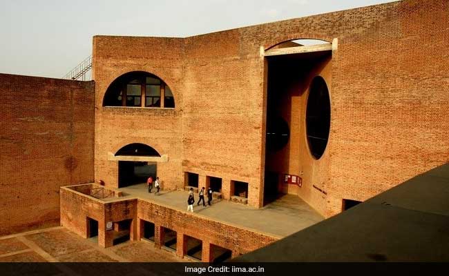 गुजरात के IIMA में फैला कोरोना, 11 नए मरीज़ों के साथ संक्रमितों का आंकड़ा 80 के पार