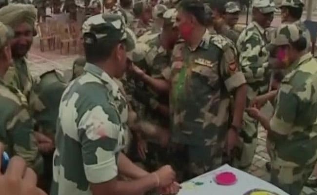 Holi 2017: India-Bangladesh Border Guards Celebrate Holi Together