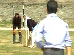 विराट कोहली की बैटिंग देखकर खेलना सीखा और कश्‍मीर की क्रिकेट सनसनी बनीं 17 साल की इकरा रसूल, देखें वीडियो..