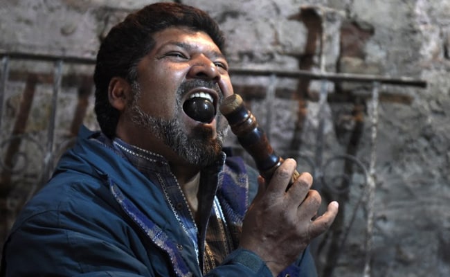Star Abroad, 'Beggar' At Home, Delhi Magician Ishamuddin Khan Fights Law