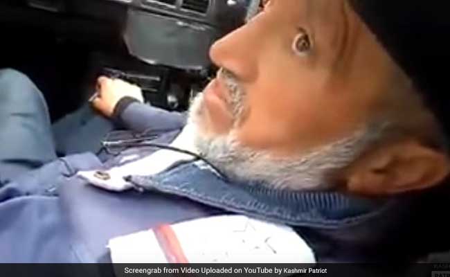 Caught On Camera Taking A Bribe, Jammu & Kashmir Cop Suspended After Video Goes Viral - NDTV