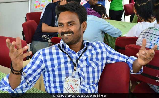Slipper Thrown At Minister At JNU Student's Funeral in Tamil Nadu