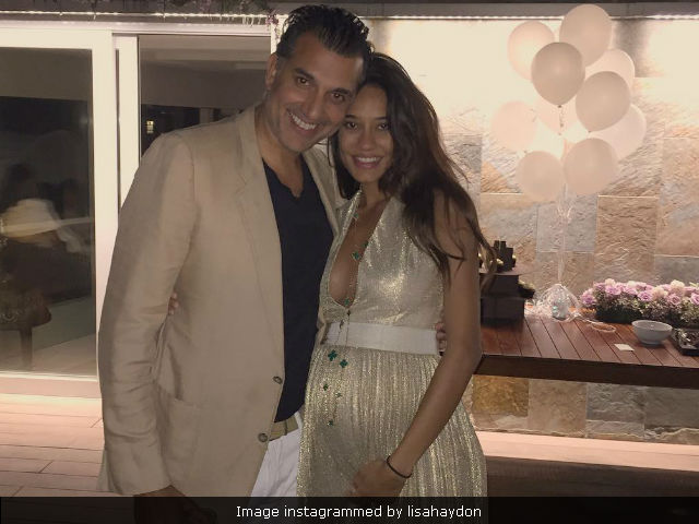 Lisa Haydon Trends After She Posts Pic Showing Baby Bump. Again