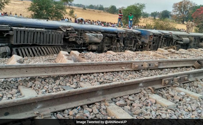 Mahakoshal Express Accident: 8 Coaches Derail Near Uttar Pradesh's Kulpahar, 6 Injured