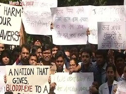 प्राइम टाइम इंट्रो : मरीज़ के परिजन क्यों आपा खो रहे हैं? प्राइम टाइम इंट्रो : मरीज़ के परिजन क्यों आपा खो रहे हैं?