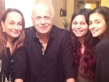 Mahesh Bhatt Tweets About Extortion Call; Daughter Alia Bhatt, Wife Soni Razdan Threatened