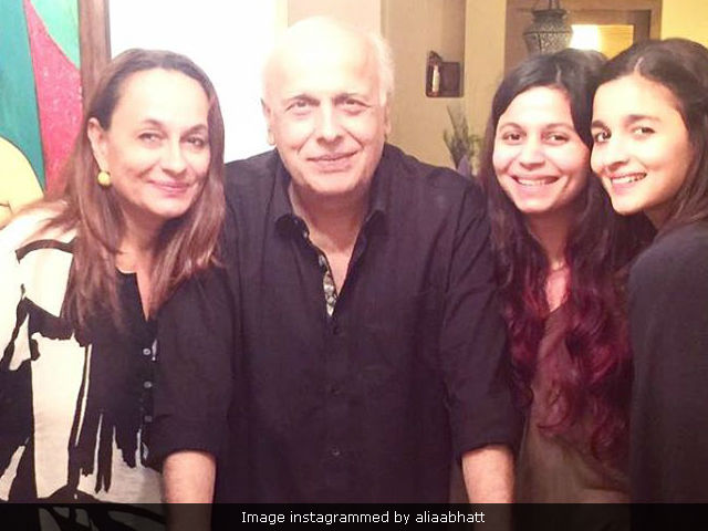 Mahesh Bhatt Tweets About Extortion Call; Daughter Alia Bhatt, Wife Soni Razdan Threatened