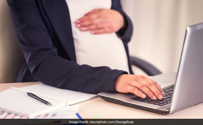 DU Professor Writes To Varsity's VC To Grant Paid Maternity Leave To Ad-Hoc Teachers