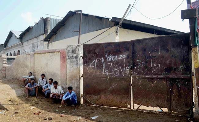 यूपी : बूचड़खानों पर हो रही कार्रवाई के विरोध में जारी रहेगी मांस विक्रेताओं की हड़ताल