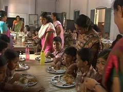 दिल्ली के नरेला में सरकारी स्कूल में मिड डे मील खाने से 26 बच्चे बीमार पड़े