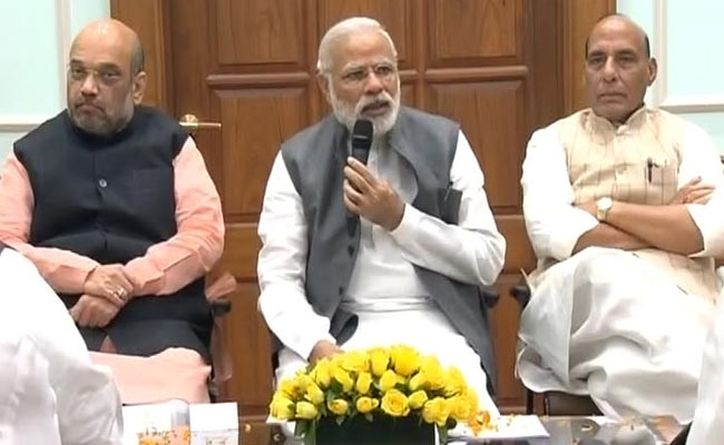 यूपी में जीत से खुश पीएम नरेंद्र मोदी ने यूपी के बीजेपी सांसदों के साथ की चाय पार्टी, जानें क्या कहा