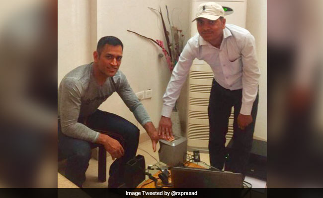 After MS Dhoni's Wife Sakshi Dhoni Tweets To Minister Ravi Shankar Prasad, Aadhaar Agency Blacklisted