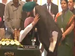 Oath Taken, Navjot Singh Sidhu Touches Captain Amarinder Singh's feet: 10 Points Oath Taken, Navjot Singh Sidhu Touches Captain Amarinder Singh's feet: 10 Points