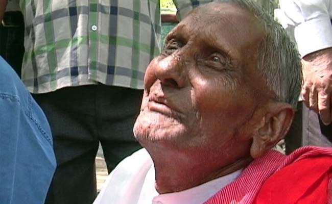 प्राइम टाइम इंट्रो : नोटबंदी के बाद मेहनत की कमाई बचाने की लड़ाई