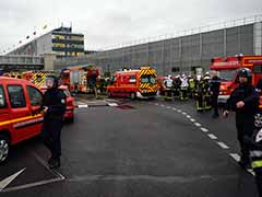 पेरिस ओर्ली हवाईअड्डे पर सैनिक की बंदूक छीनने वाले व्यक्ति को सुरक्षाबलों ने गोली से उड़ाया