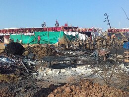 <I>Padmavati</i> Set In Kolhapur Attacked And Set On Fire, Sanjay Leela Bhansali Is Safe <I>Padmavati</i> Set In Kolhapur Attacked And Set On Fire, Sanjay Leela Bhansali Is Safe