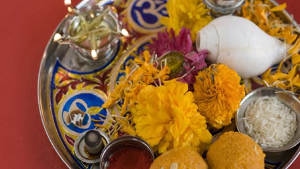 घर के माहौल में हर वक्त महसूस होती है निराशा और उदासी, तो करें ये उपाय, कोसों दूर हो जाएगी नेगेटिव एनर्जी
