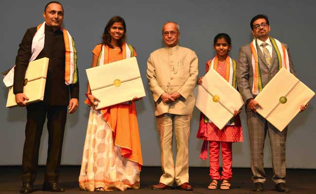 राहुल बोस ने राष्ट्रपति प्रणब मुखर्जी को दिखाई अपनी फिल्म <i>पूर्णा</i>