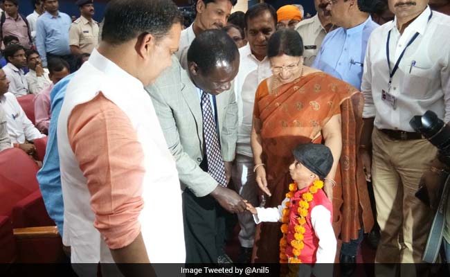 कुछ ऐसा हुआ कि प्रोजेरिया से ग्रस्त बच्चे श्रेयश के लिए बन गया दिन यादगार...