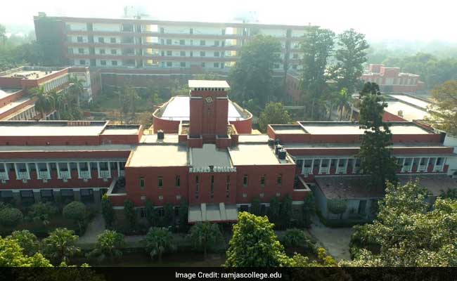 दिल्ली के रामजस कॉलेज के अंदर गुंडों ने तीन छात्रों पर हमला किया: एसएफआई