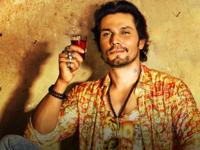 Why Randeep Hooda Thinks 'Parental Guidance' Is Needed For Reading His Tweets