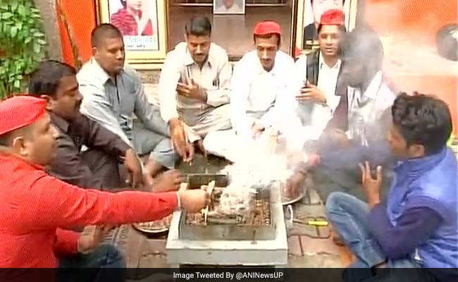 UP Election Results 2017: A <i>Havan</i> For Akhilesh Yadav Ahead Of Game-Changing Results