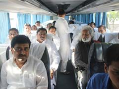 महाराष्ट्र में किसानों की बदहाली जानने के लिए एसी बस में कांग्रेस की संघर्ष यात्रा!