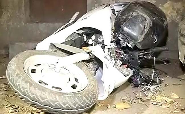 दिल्ली के पश्चिम विहार इलाके में मर्सिडीज ने स्कूटी को मारी टक्कर, चालक की मौके पर ही मौत