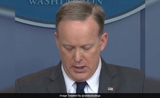 White House Spokesman Sean Spicer Briefs Media With Food In Teeth, Twitter Digs In