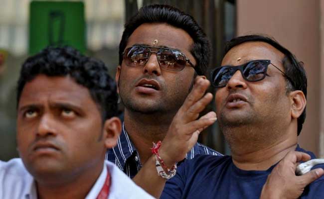 शेयर बाजार- सेंसेक्स 125 अंक चढ़ा, निफ्टी 9,200 के पार, NIIT शेयर गिरे