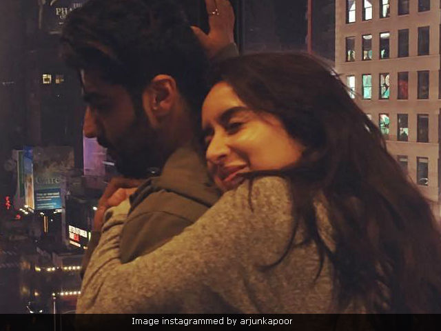 <i>Half Girlfriend</i> Poster: Arjun Kapoor, Shraddha Are Two Halves Of One Love Story