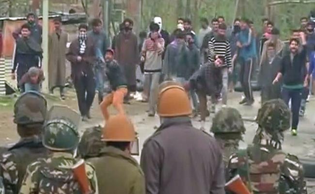 Young Men Coming To Kashmir Encounter Sites Is Suicide, Says Top Cop